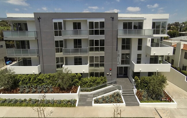 Building Photo - 1810 Selby Ave