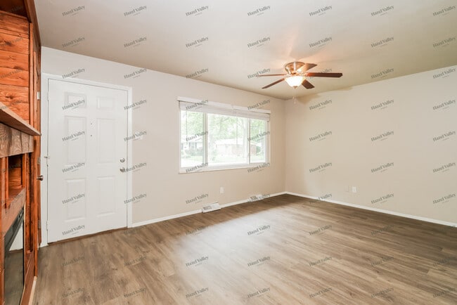 Building Photo - 1825 Violet Dr
