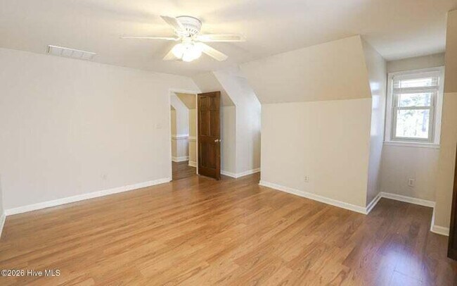 Building Photo - 809 Houndslake Dr