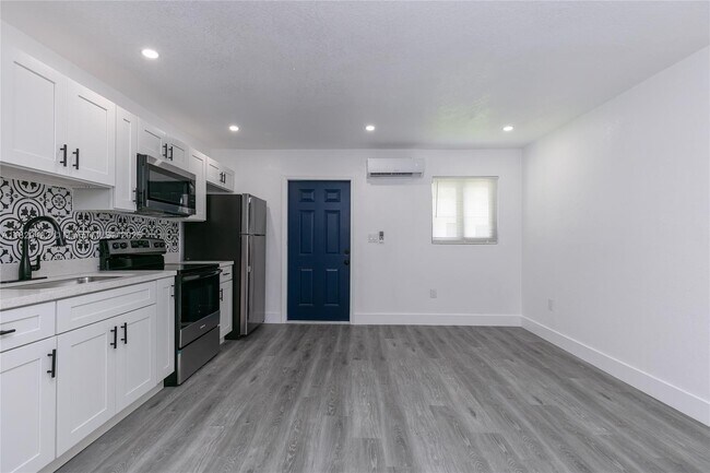 Building Photo - 6125 SW 40th Ct