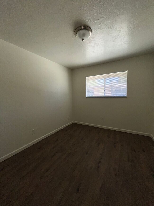 Building Photo - 4061