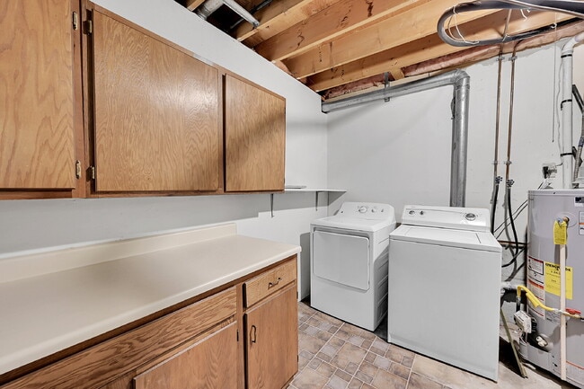 Building Photo - $1,945.95  - $500 OFF First Month's Rent - 3 Bedrooms, 2 Bathrooms Townhouse in Aurora with Washe...