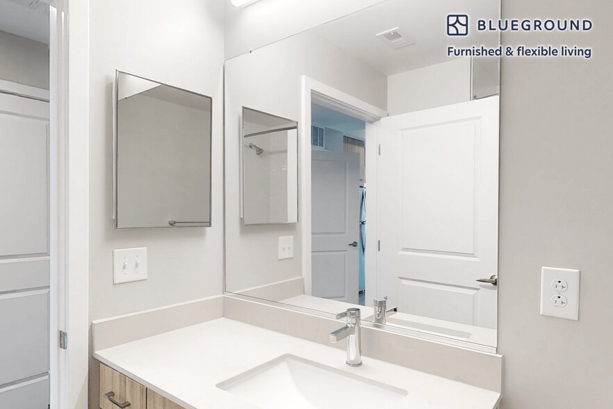 Building Photo - 555 President St