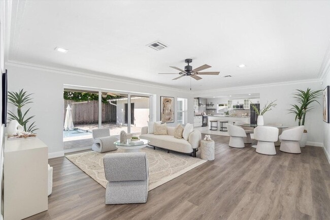 Building Photo - 714 SW 25th Ave