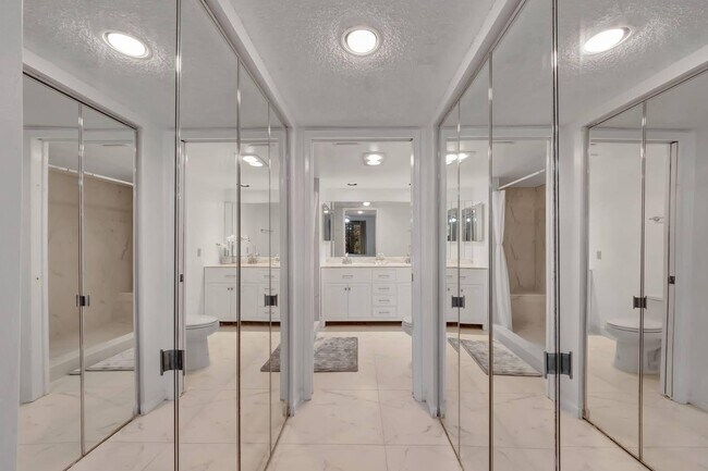 Building Photo - 7844 La Mirada Dr