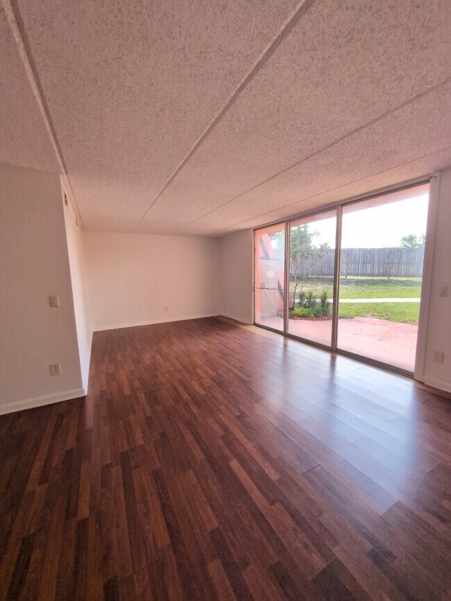 Building Photo - 3401 Townsend Blvd