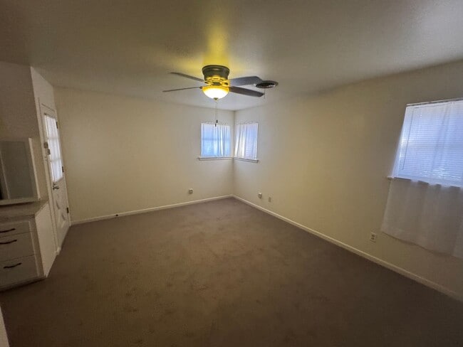 Building Photo - 550 E N 19th St