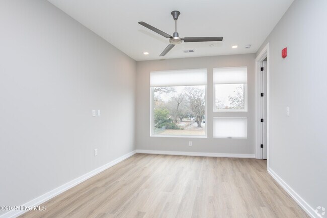 Building Photo - 607 S 11th St