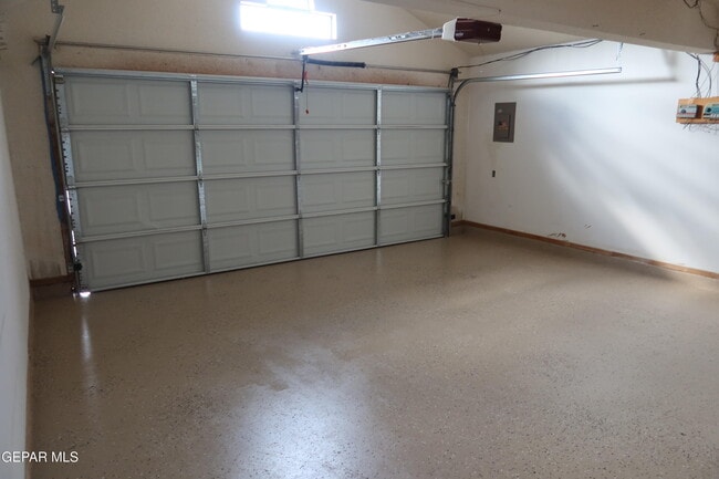 Building Photo - 1137 W Bend Ln