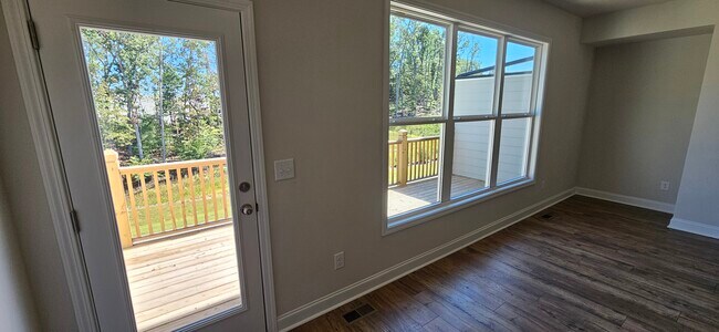 Building Photo - 1240 Ainsworth Alley