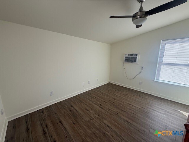 Building Photo - 527 W San Antonio St