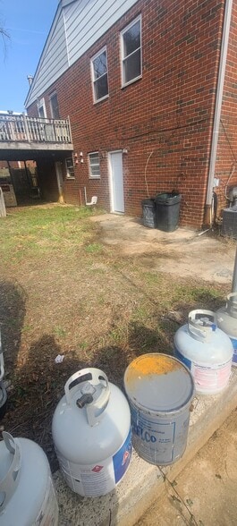 Building Photo - 2116 Strahle St