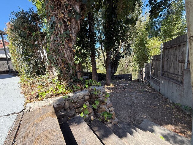 Building Photo - 4727 Redland Dr