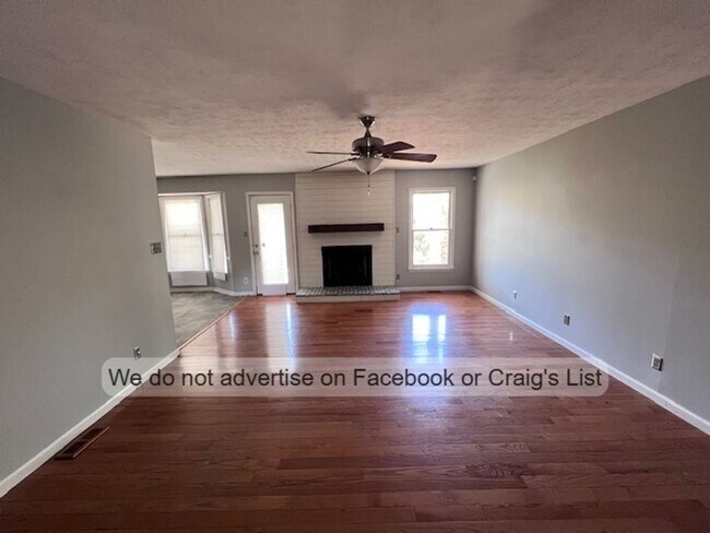 Building Photo - 1728 Lyon Rd
