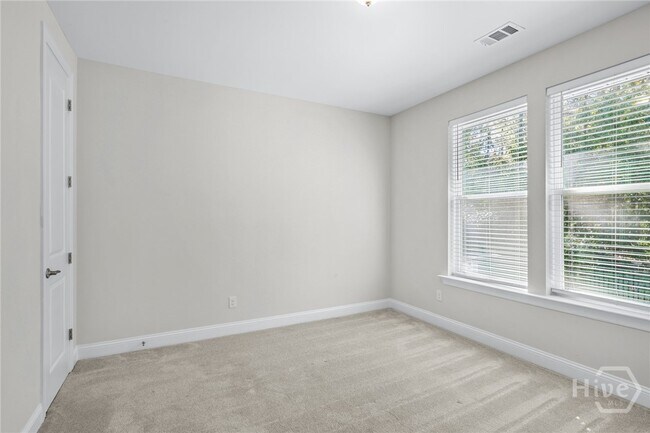 Building Photo - 241 Ridgewood Park Dr S