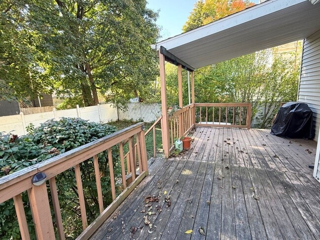 Building Photo - 53 Thorp St