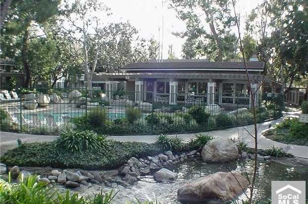 Building Photo - 21 Streamwood-