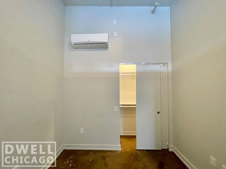 Building Photo - 152 W Huron St