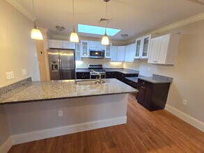 Building Photo - 286 Main St