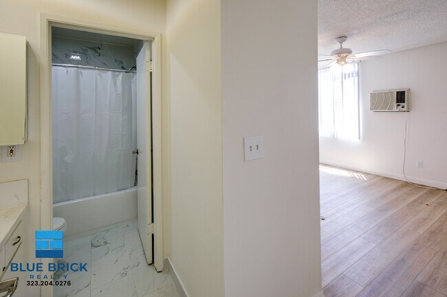 Building Photo - 5452 Corteen Pl