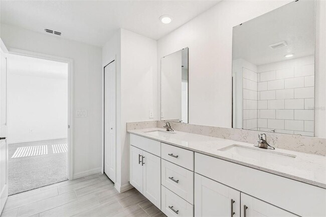 Building Photo - 1712 Tropical Oasis Ave