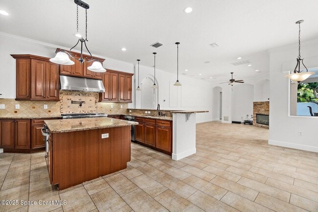 Building Photo - 1837 Croghan Dr