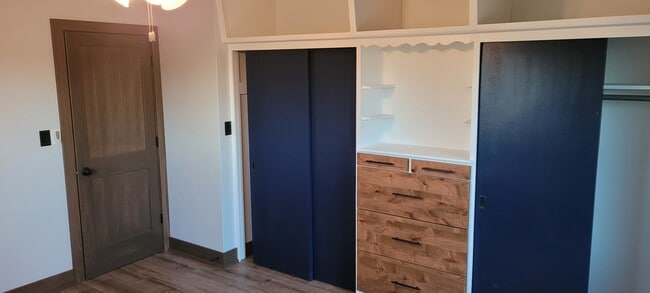 Building Photo - 9333 Skyline Dr