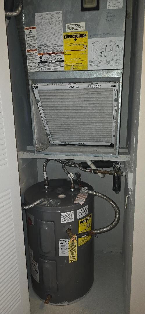 Building Photo - 301 Palm Way