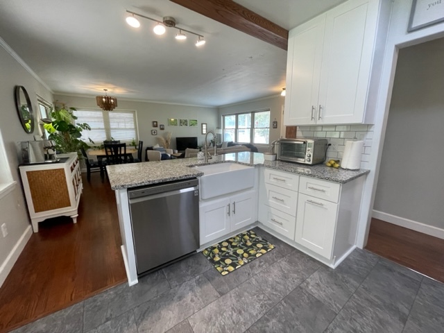 Building Photo - 711 Riverview Dr