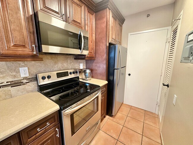 Building Photo - Furnished Studio for Rent in the iconic oceanfront Decoplage Condominium: where the ocean meets L...