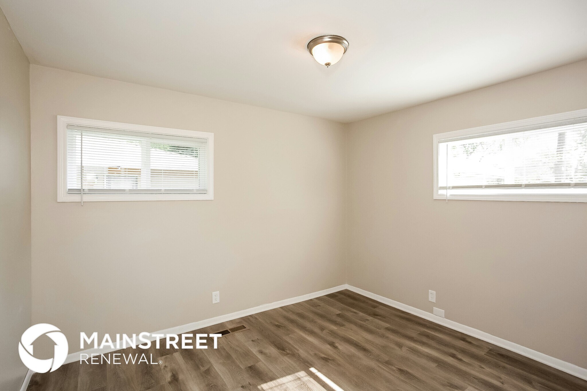 Building Photo - 4851 N Kenyon Dr