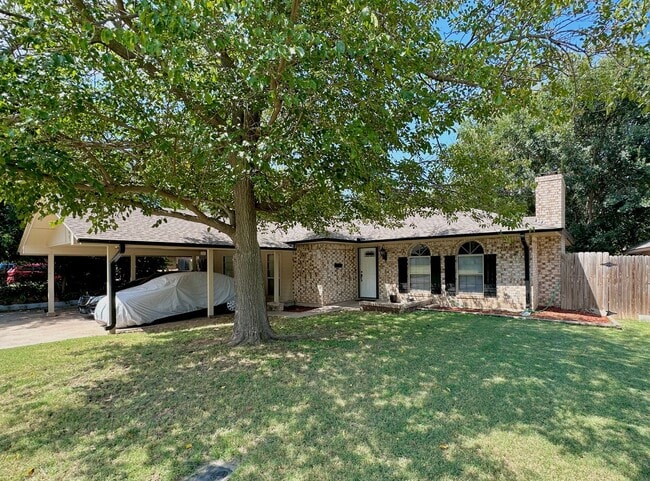 Primary Photo - 5705 NW Chestnut Ln