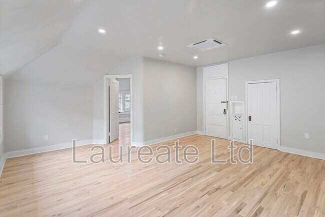 Building Photo - 1058 Pearl St