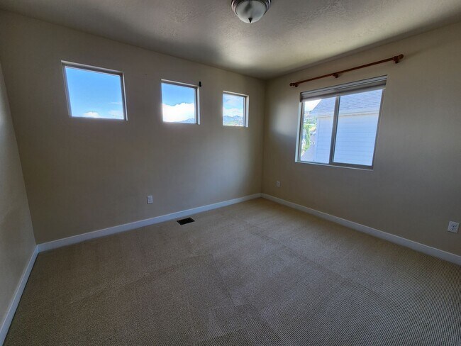 Building Photo - Luxury! 4 bdrm 3.5 bath HOUSE w/ Views! 2 car garage!