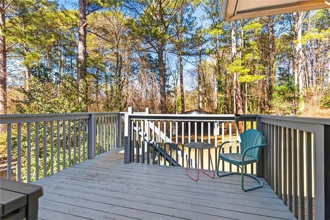 Building Photo - 3006 Hollywood Dr