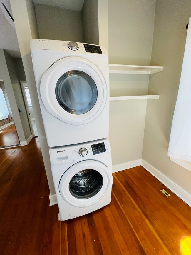 Building Photo - COMING SOON! 1 Bed / 1 Bath Cottage in U o...
