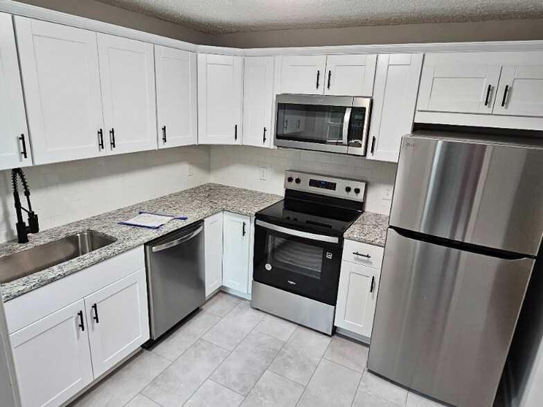 Building Photo - 8603 Ackley Ave