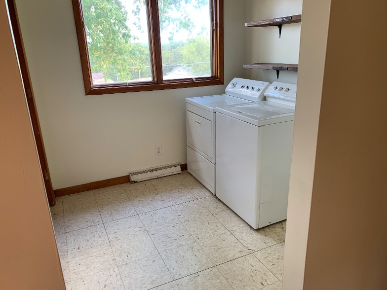 Building Photo - 116 Spring Rd