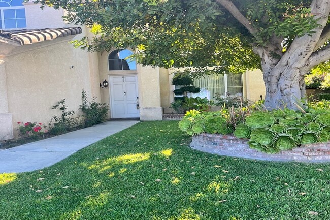 Building Photo - 1453 Rancho Hills Dr
