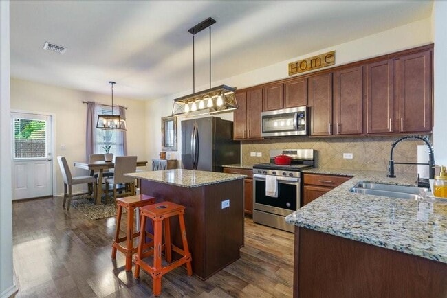 Building Photo - 2208 Cliffbrake Wy