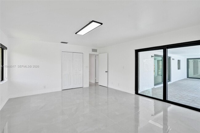 Building Photo - 16653 Golfview Dr