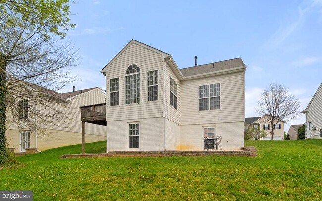 Building Photo - 575 Hunters Rd