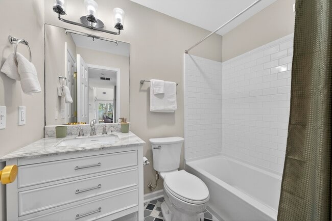 Building Photo - 1002 Cupp Ln