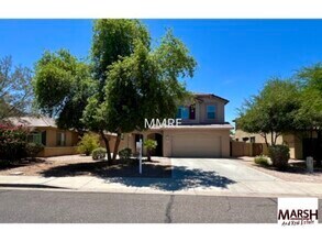 Building Photo - Beautiful 5 bedroom home with tons of livi...