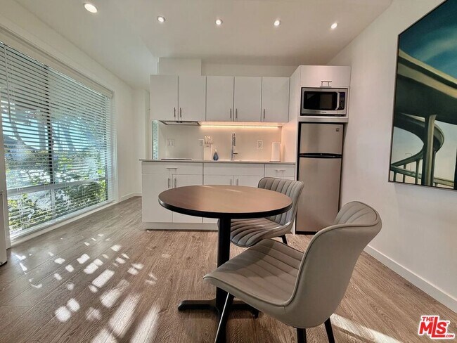 Building Photo - 5805 W 8th St