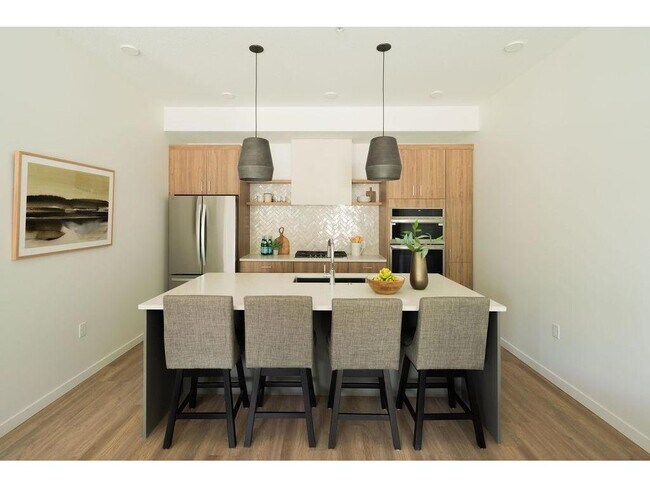 Building Photo - 122 West Dr