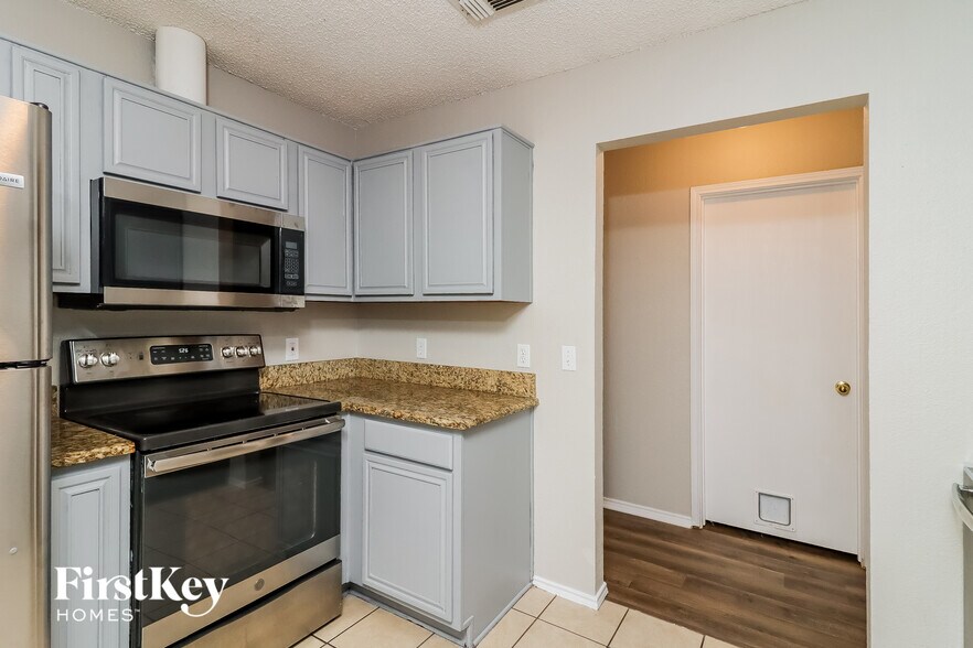 Building Photo - 7213 Ashbourne Way
