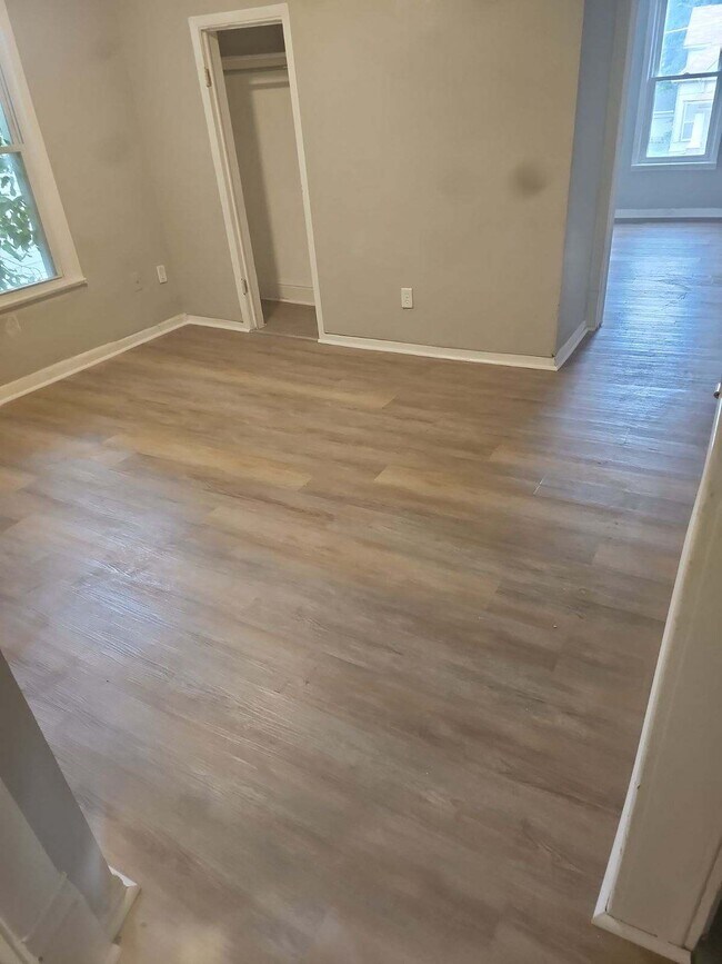 Building Photo - 826 44th St