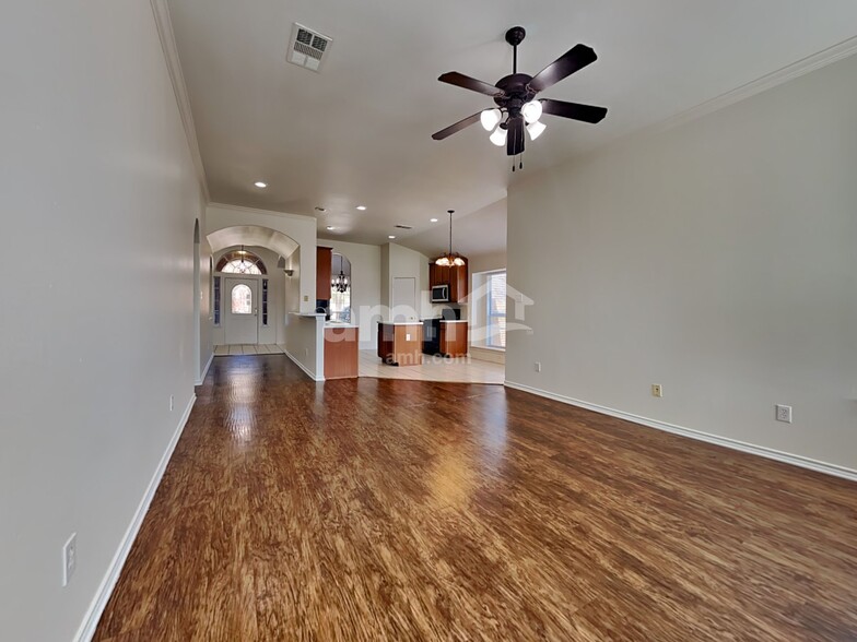 Building Photo - 8601 Lariat Cir