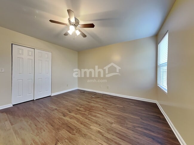 Building Photo - 8973 Julia Mdws